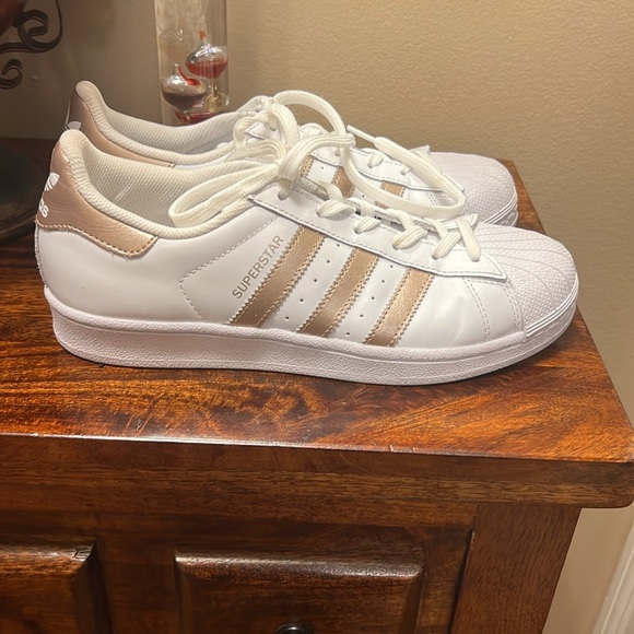 Adidas Superstars Tennis Shoes in White Copper Metallic, Size 8 - Picture 9 of 16